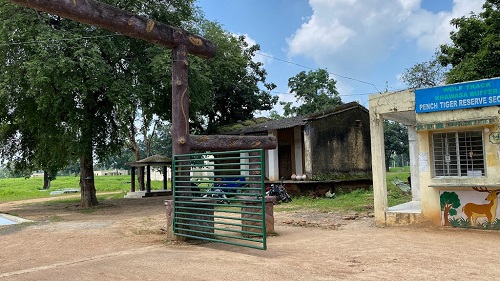 Khawasa gate pench